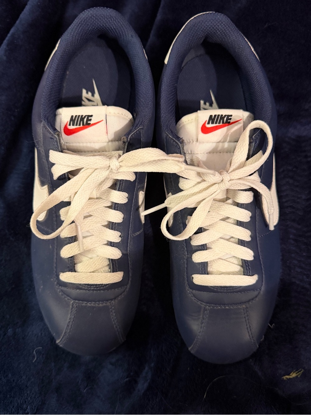 Nike Cortez Men 7.5 (Women’s 8.5) Navy and White Classic Sneaker